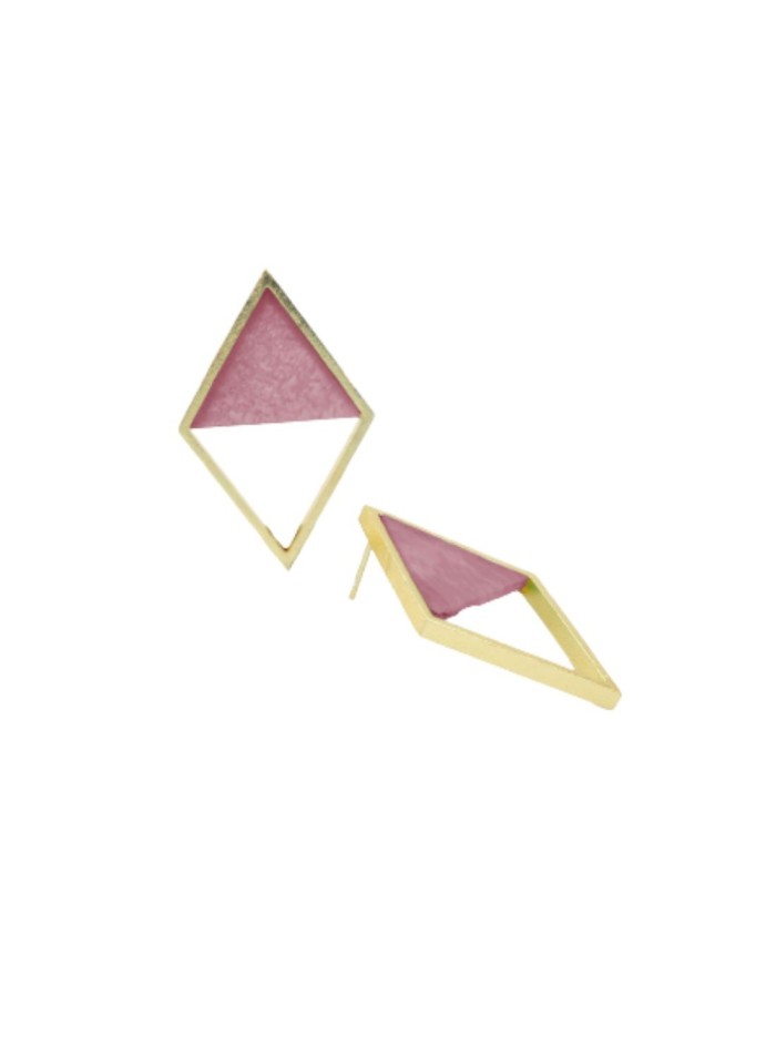 Geometric earrings with natural strawberry stone