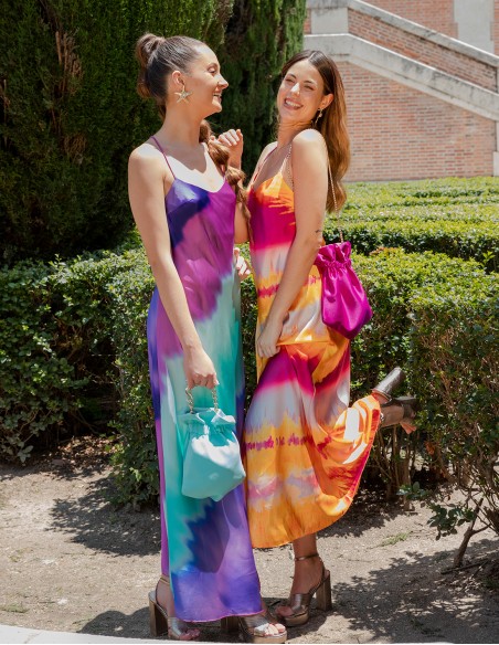 Vestido de invitada Tie-dye de tirantes y espalda cruzada