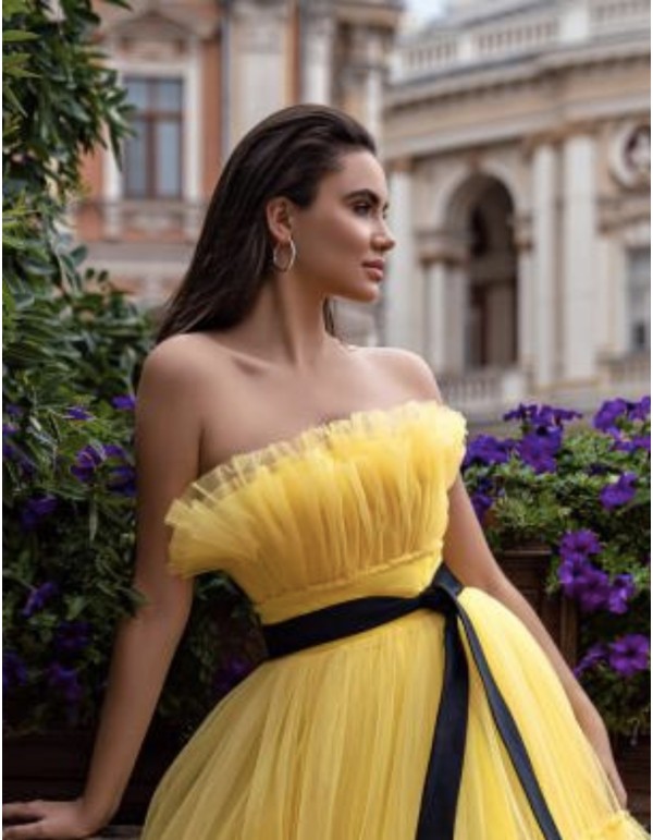 Robe longue de fête avec tulle et laçage