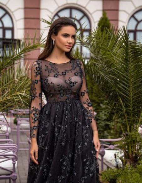 Long black party dress with embroidered lace INVITADISIMA