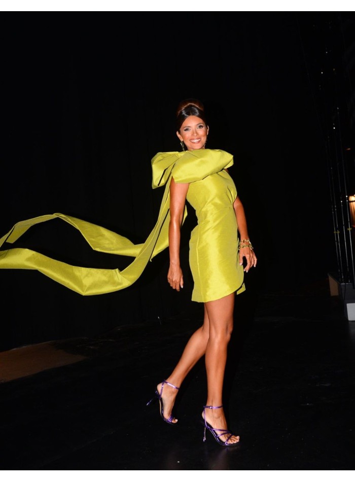 Asymmetric party dress with off-the-shoulder bow - Teresa Andrés Gonzalvo