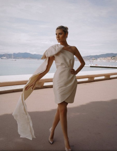 Robe asymétrique avec nœud à l'épaule - Teresa Andrés Gonzalvo
