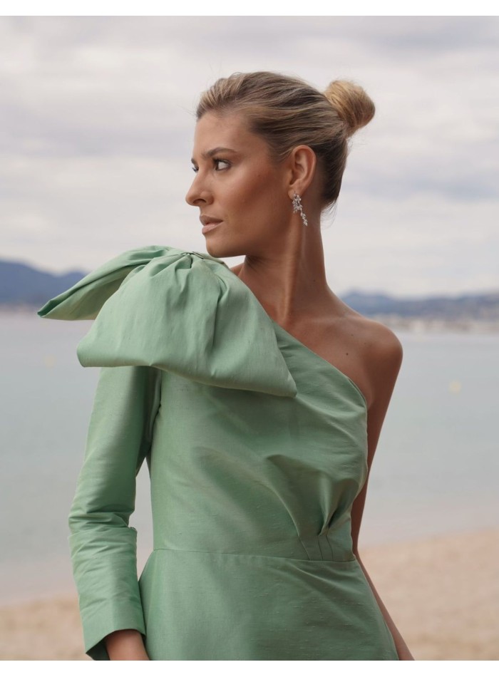 Robe longue de fête à encolure asymétrique et dentelle - Teresa Andrés Gonzalvo