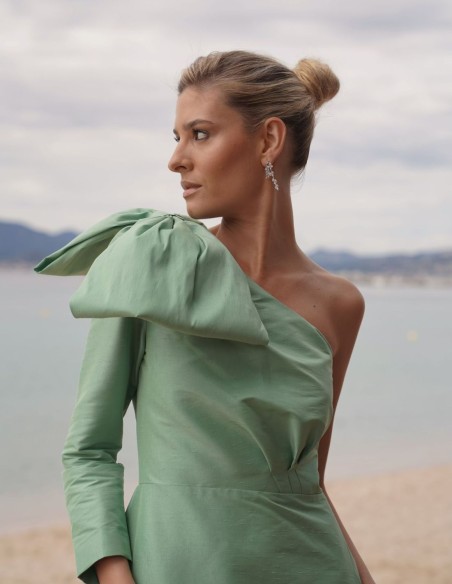 Long party dress with asymmetric neckline and lace - Teresa Andrés Gonzalvo