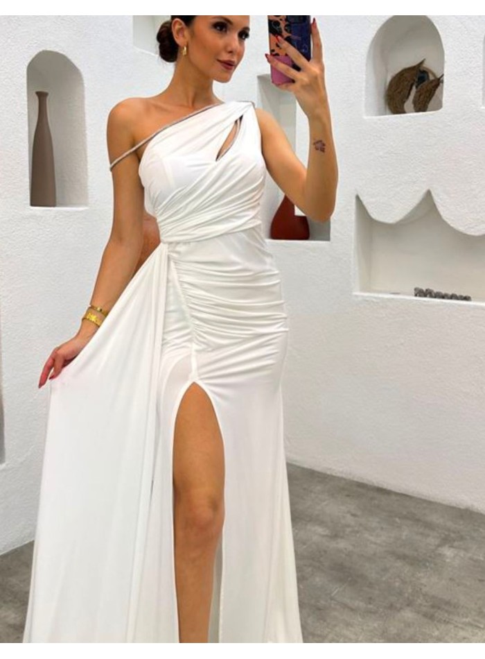 Fitted long wedding dress with slit