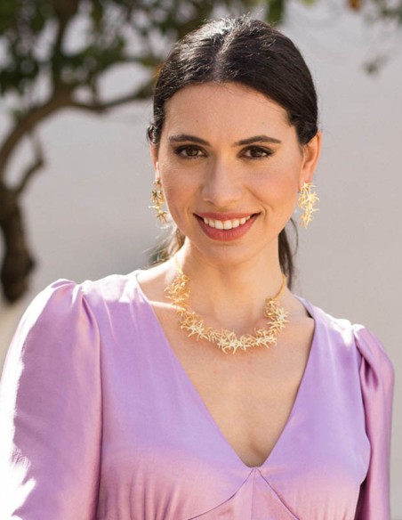 Gold necklace with starfish ornament