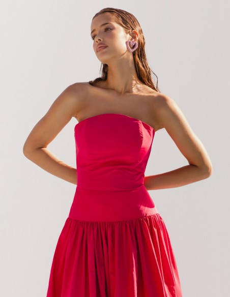 Vestido de fiesta largo con escote bandeau arqueado para invitadas Vestido de fiesta largo con escote bandeau arqueado para invitadas
