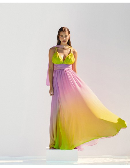 Vestido largo de fiesta vaporoso multicolor con capa Vestido largo de fiesta vaporoso multicolor con capa