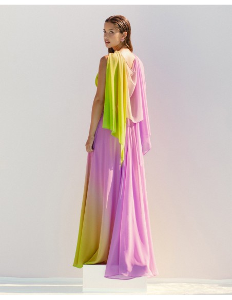 Robe longue fluide et dégradée avec détail de cape