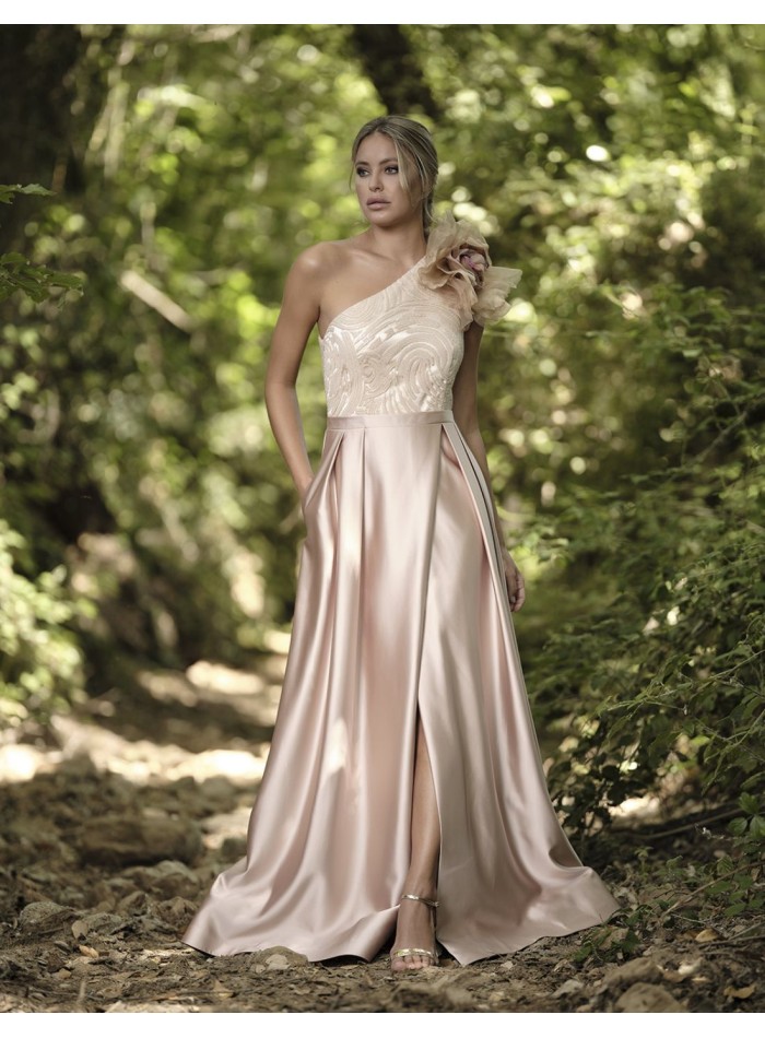 Robe de soirée longue avec corsage à paillettes et jupe en satin