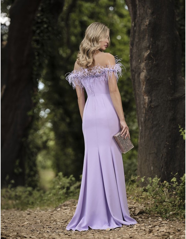 Robe longue de fête avec encolure en plumes 2