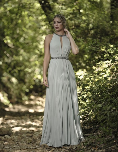 Robe de soirée longue et plissée avec strass