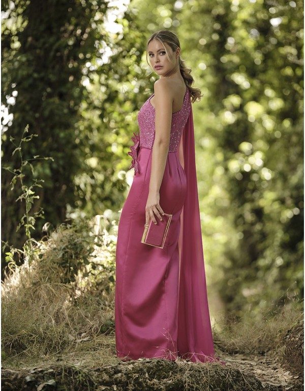 Robe longue asymétrique avec cape 2