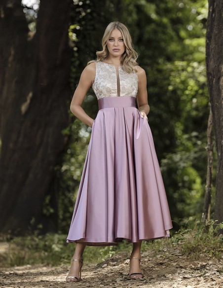 Vestido midi de fiesta rosa con bordado dorado