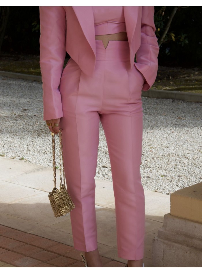 Long trousers with wide waistband and darts