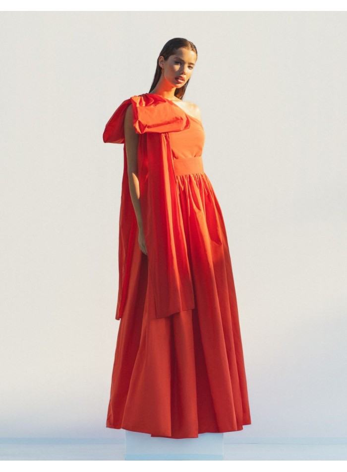 Robe longue de fête orange à encolure asymétrique