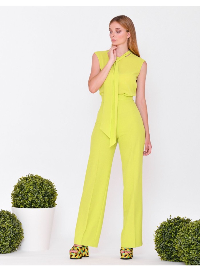 High-waisted straight-cut party pants for autumn guests.