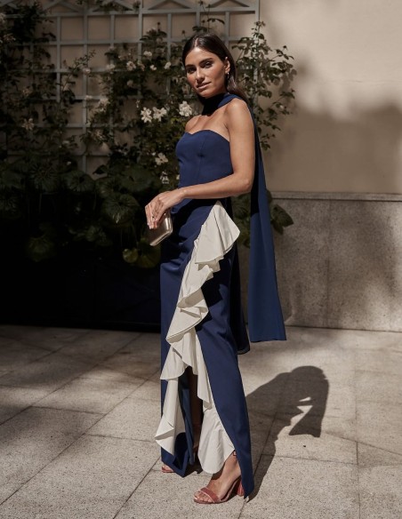 Navy blue party shawl for guests.