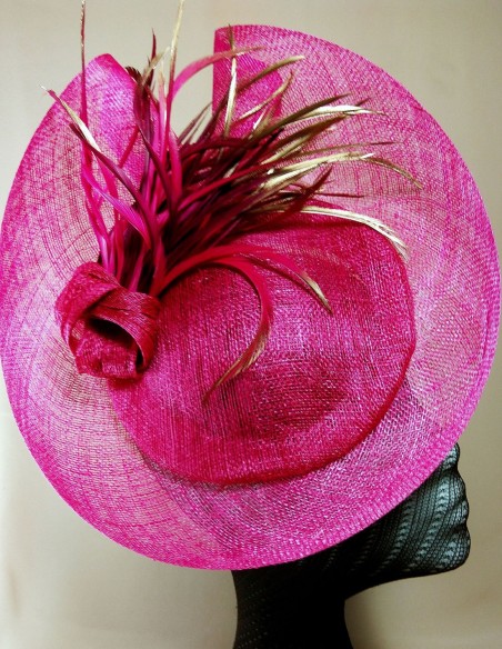 Raffia headdress plate-shaped in bougainvillea color.