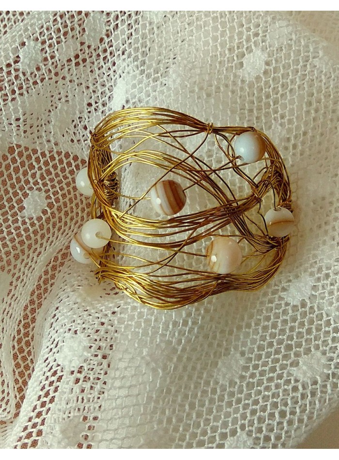 Coletero para novias de hilo con piedras naturales.