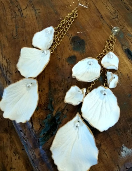 pendientes largos de petalos unidos para novia. pendientes largos de petalos unidos para novia.