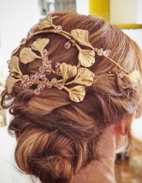 Porcelain leaves and crystal clusters headdress for bride. Porcelain leaves and crystal clusters headdress for bride.