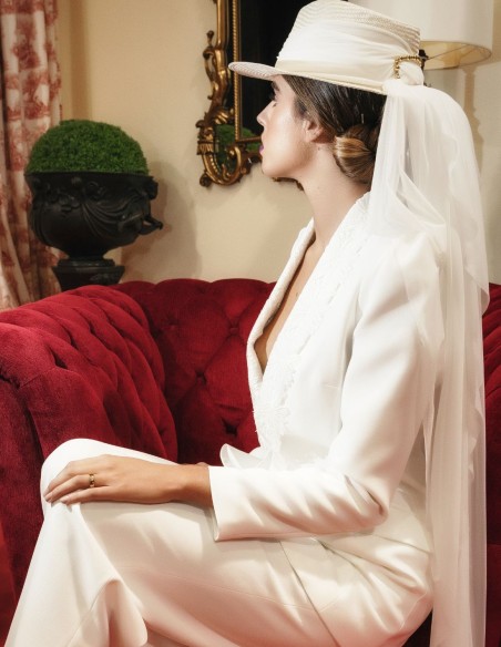 White bridal hat with long veil. White bridal hat with long veil.