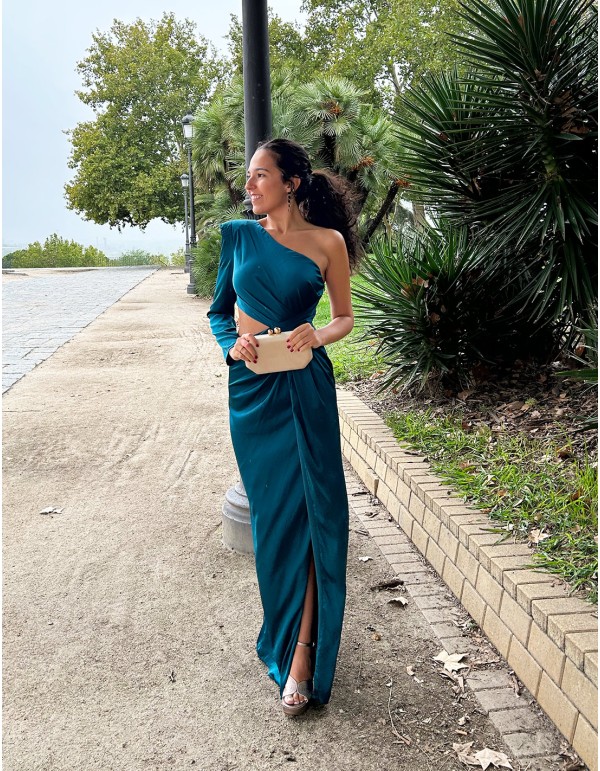 Robe longue de fête avec une manche et une découpe sur le...