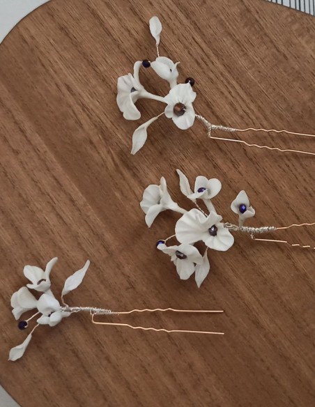 Bridal hairpins for bridal updo with white flowers and leaves. Bridal hairpins for bridal updo with white flowers and leaves.