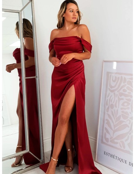 Vestido de fiesta con escote bandeau corpiño y tejido satinado