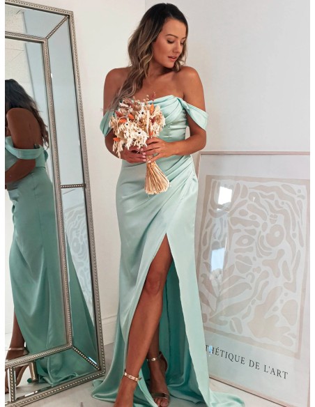 Evening dress with bandeau neckline, bodice and satiny fabric Evening dress with bandeau neckline, bodice and satiny fabric