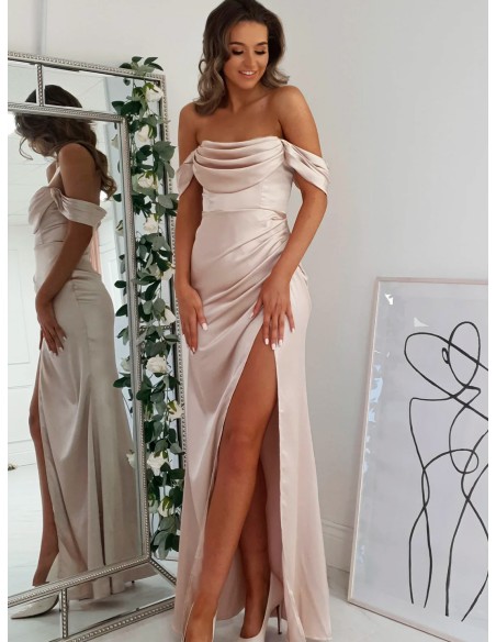 Vestido de fiesta con escote bandeau corpiño y tejido satinado