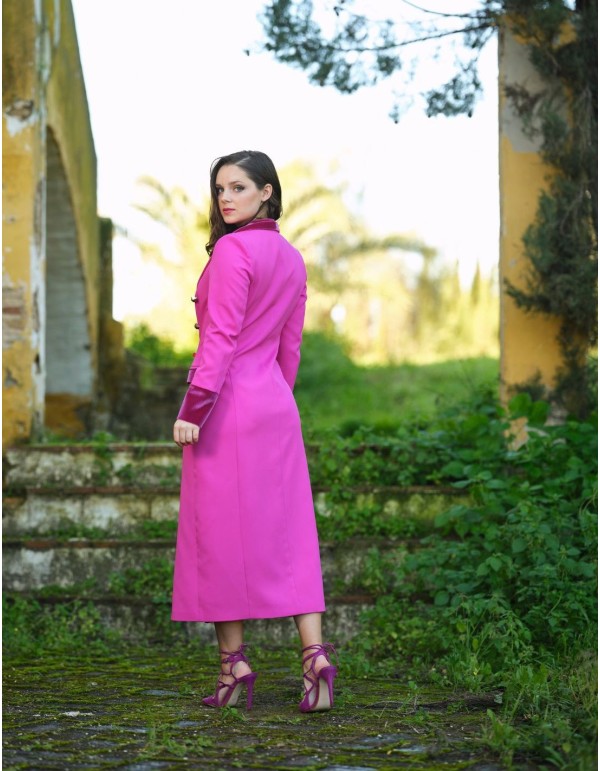 Robe de soirée croisée avec décolleté plongeant