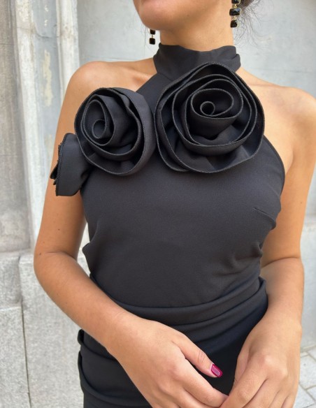 Midi dress with flowers trend in the neckline. Midi dress with flowers trend in the neckline.