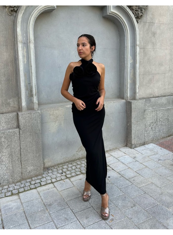 Vestido midi de fiesta negro para fiestas.