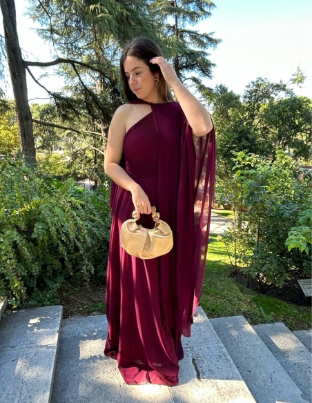 Capa de gasa multiposicion para invitadas en tendencia.