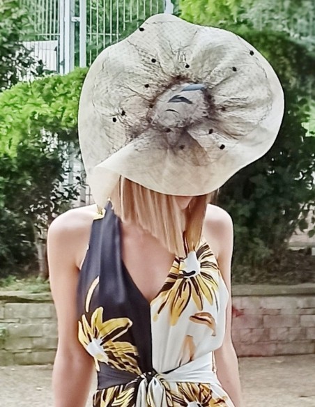 White headdress with black details. White headdress with black details.