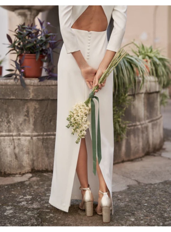 Long wedding dress with V-neckline