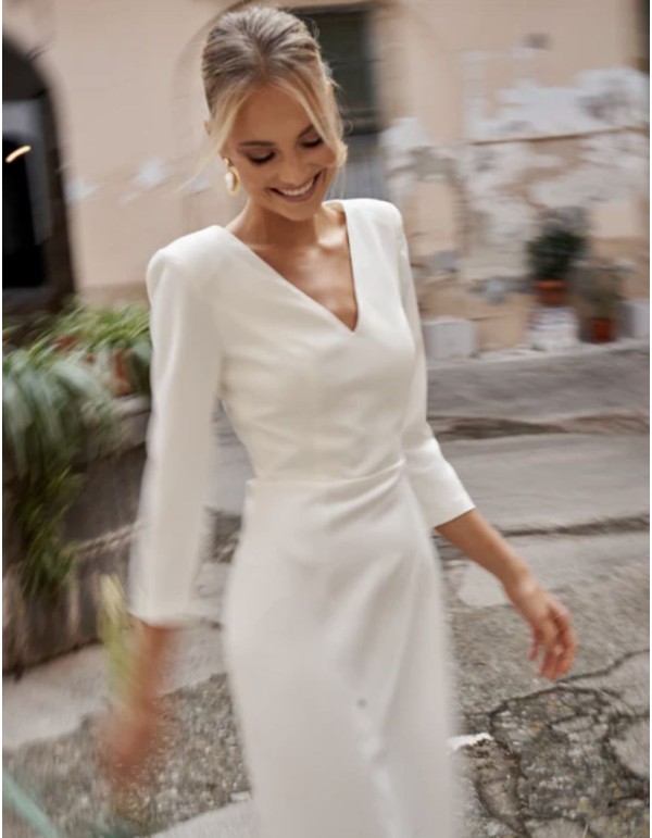 Robe longue de mariage avec décolleté en V 2