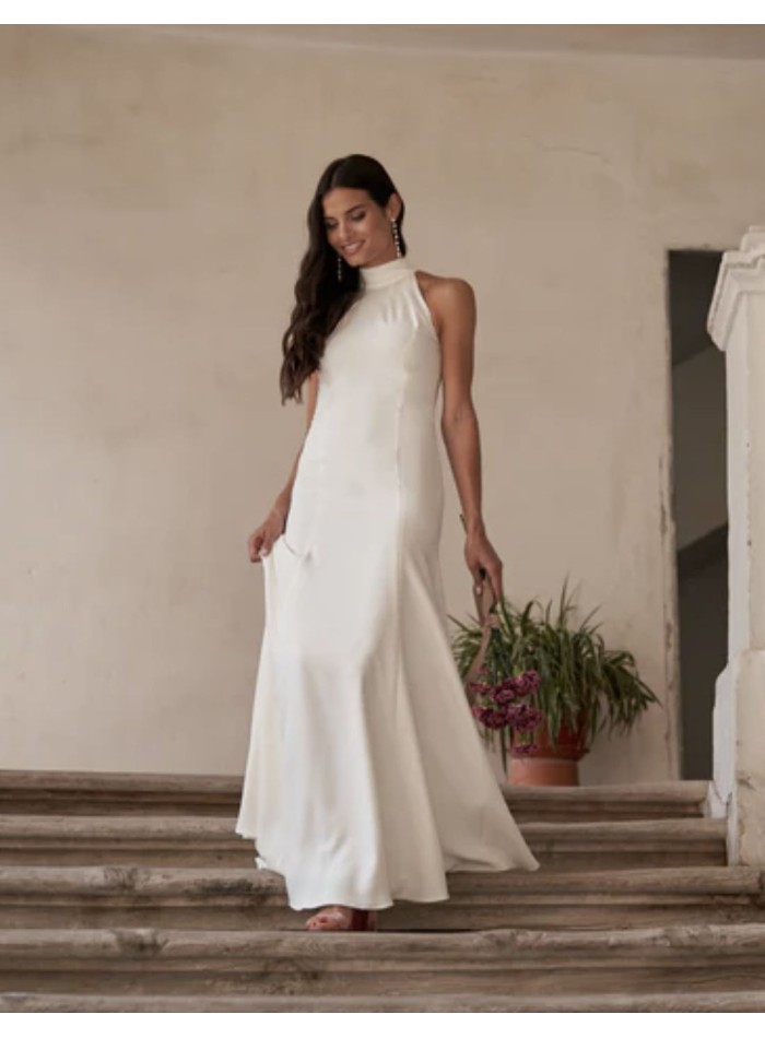 Ivory halter neckline wedding dress : INVITADISIMA