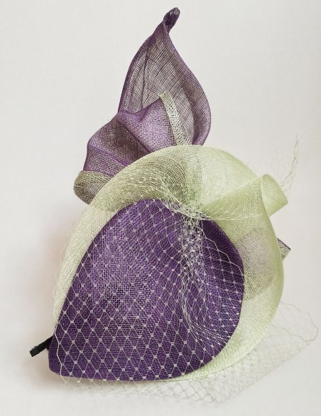 Guest headdress with veil. Guest headdress with veil.