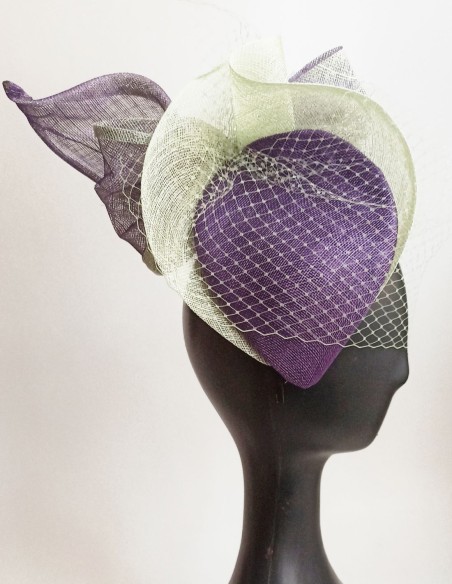 Raffia headpiece with details in two colors. Raffia headpiece with details in two colors.