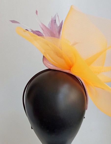 Tocado estilo diadema de invitada de día. Tocado estilo diadema de invitada de día.