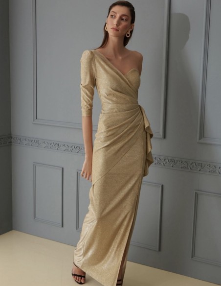 Vestido dorado para nochevieja. Vestido dorado para nochevieja.