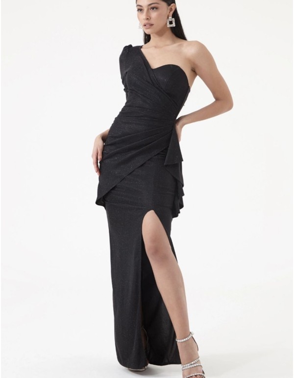 Vestido largo de fiesta negro.