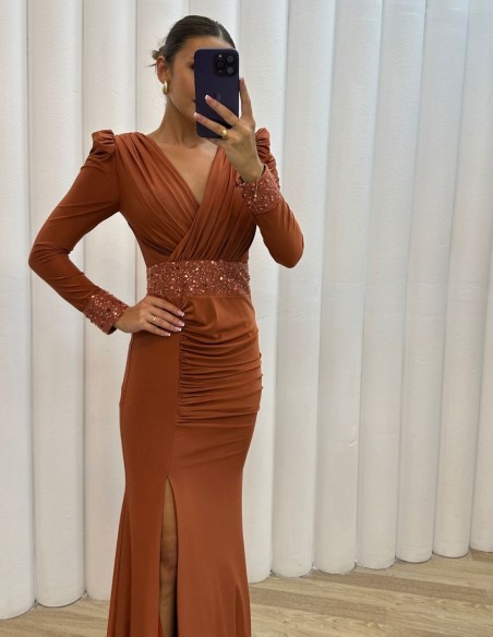 Vestido largo de fiesta con escote drapeado y lentejuelas