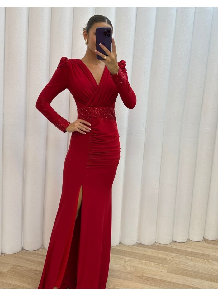 Robe longue de fête avec encolure drapée et sequins