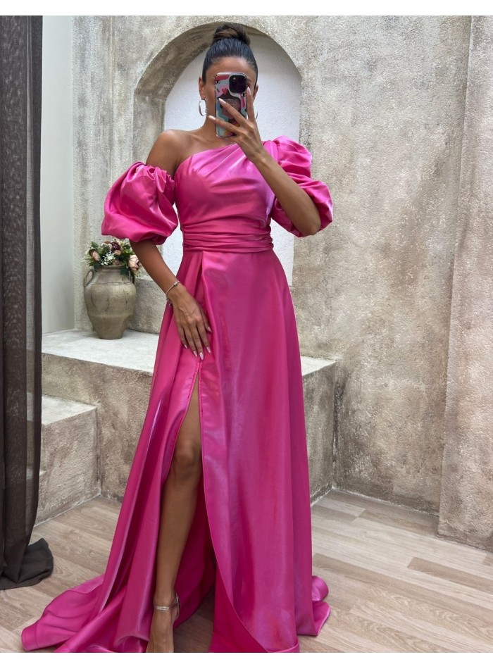 Robe longue satinée avec manches ballon