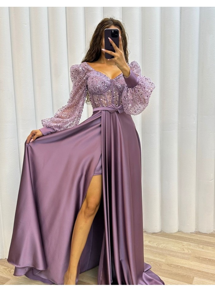 Robe longue satinée avec corset à paillettes