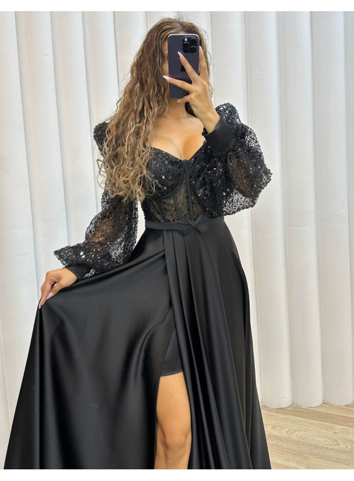 Robe longue satinée avec corset à paillettes